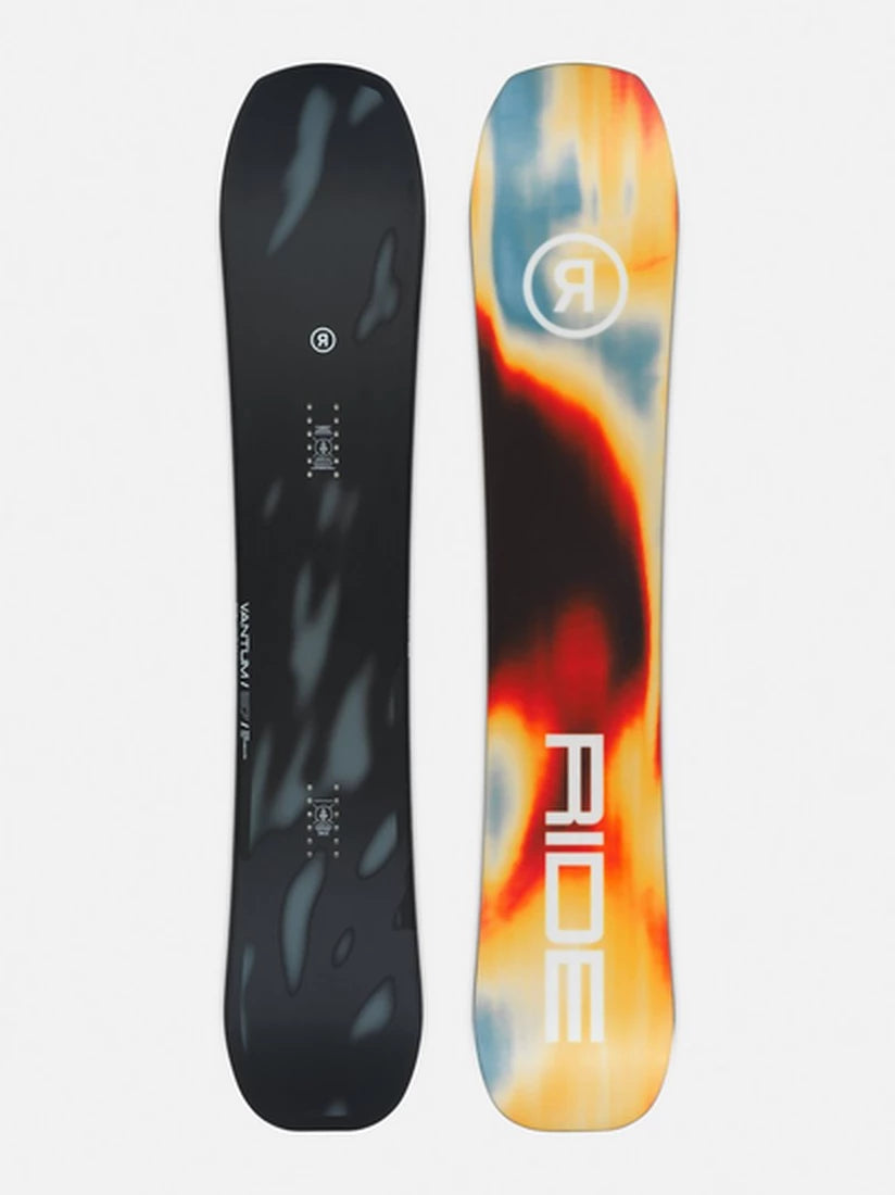 Ride Vantum Snowboard 2026/27, Topsheet in Schwarz-Grau und Belag mit Farbverlauf in Orange, Rot und Blau