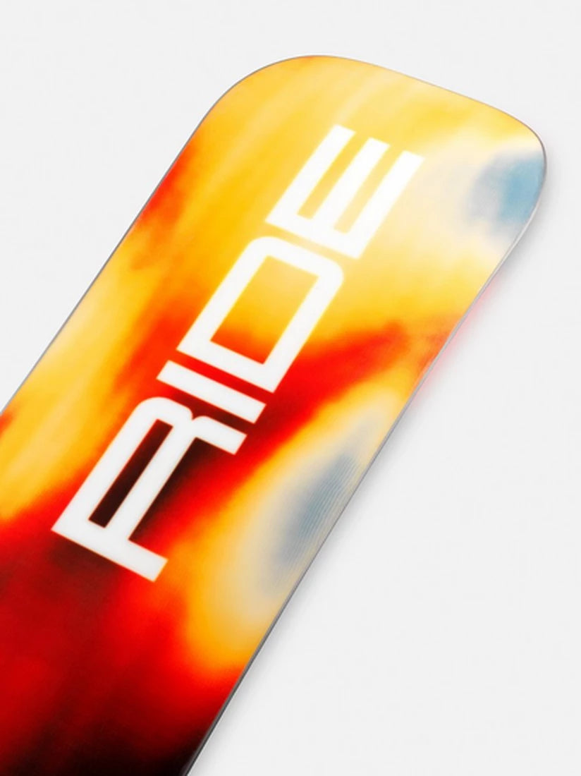 Ride Vantum Snowboard 2026/27, Nahaufnahme des Belags mit Ride-Schriftzug